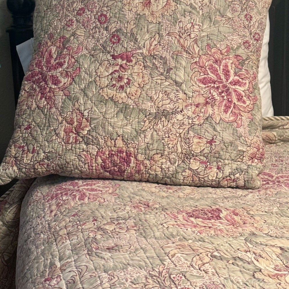 Pine Cone Hill Pinkish Coral and Gray Floral Quilt - Picture 7 of 11
